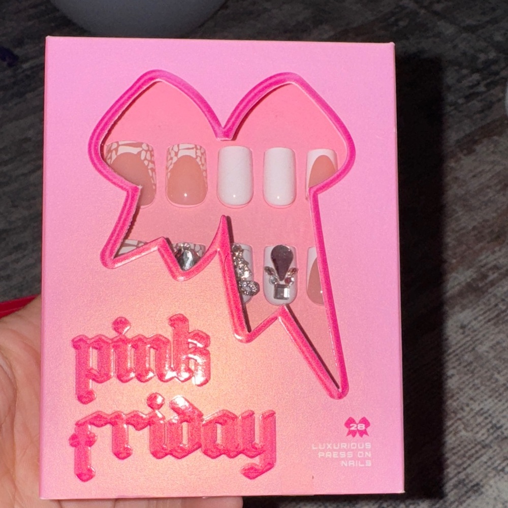 NICKI MINAJ  Pink Friday Luxurious Press-On Nails